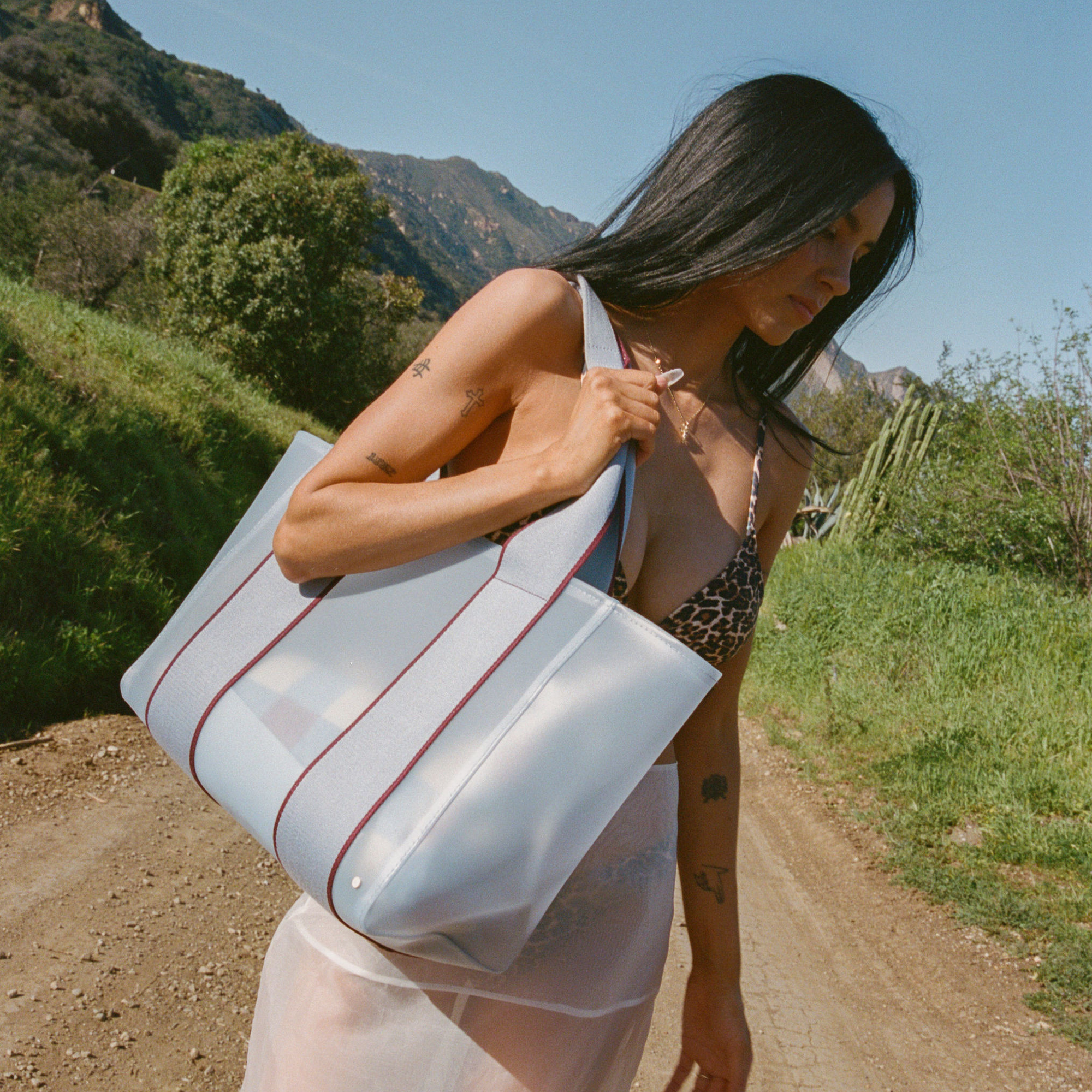 Wellington Cabana Tote - Image 3